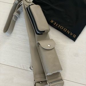 BILLIE
Crossbody Utility Strap-Only in Greige/Silver
